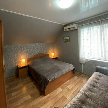 Cемейный номер с собственной ванной комнатой в Гостевом доме Green House